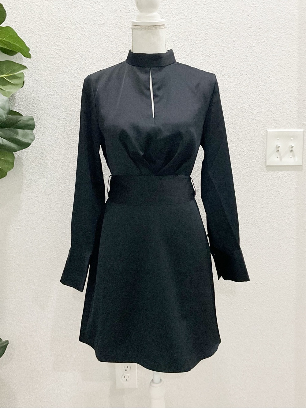 Banana Republic Women’s High Neck Black Long Sleeve Mini Dress Size 6